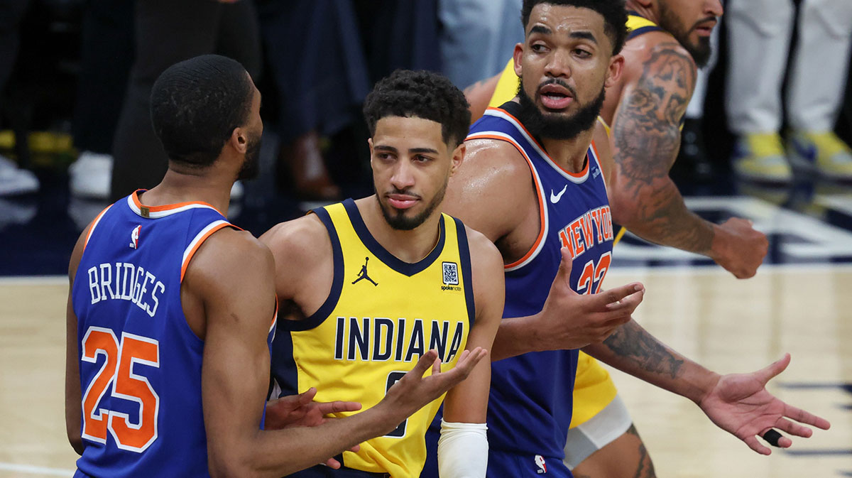 Knicks center Karl-Anthony Towns (32) and forward Mikal Bridges (25) speak in the fourth quarter during game six of the eastern conference finals against the Indiana Pacers for the 2025 NBA Playoffs at Gainbridge Fieldhouse