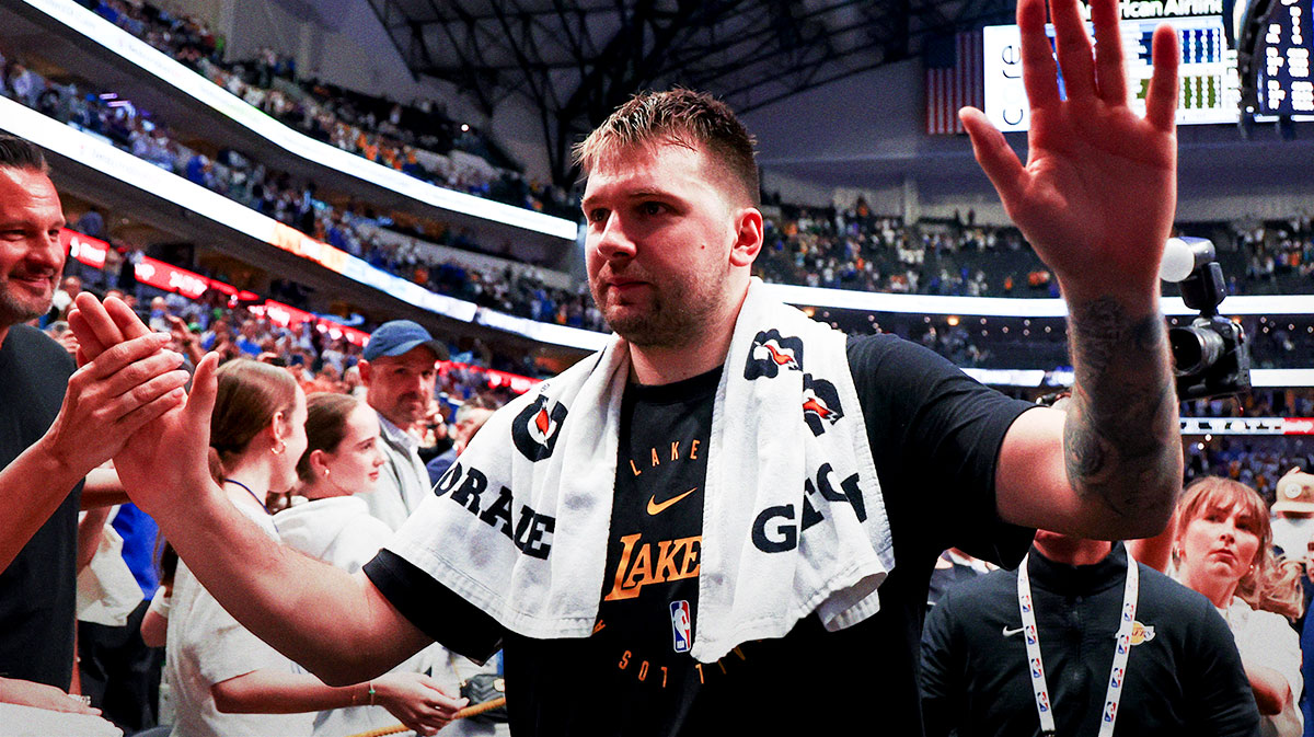 Lakers guard Luka Doncic (77) waves to fans after the game against the Dallas Mavericks at American Airlines Center