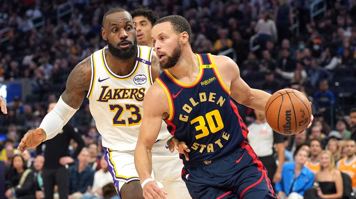 Golden State Warriors guard Stephen Curry (30) dribbles against Los Angeles Lakers forward LeBron James (23) during the third quarter at Chase Center.