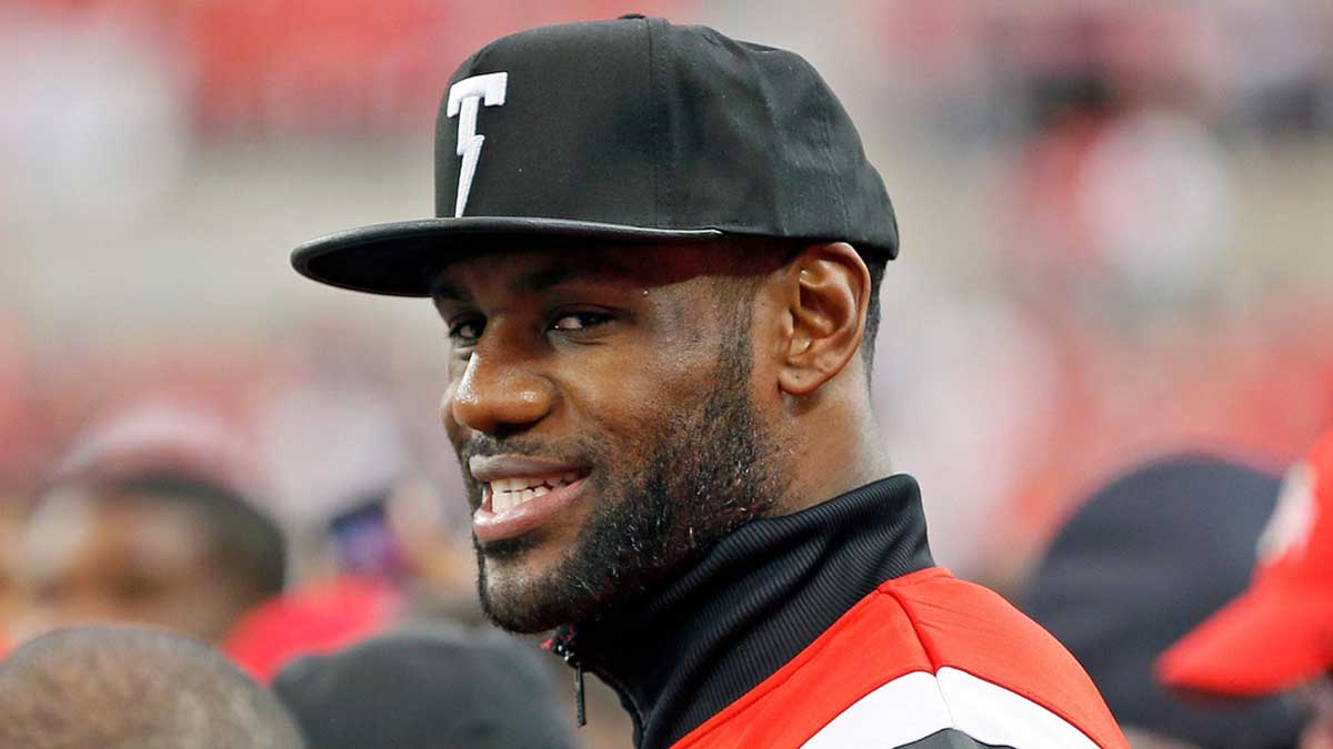 LeBron James predicts an Eagles-Chiefs Super Bowl LX clash, picks Lamar Jackson as MVP, and says the Commanders are no longer a sleeper team.