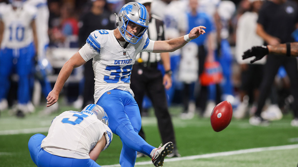 Detroit Lions place kicker Jake Bates (39) kicks a field goal against the Atlanta Falcons in the second quarter at Mercedes-Benz Stadium. 