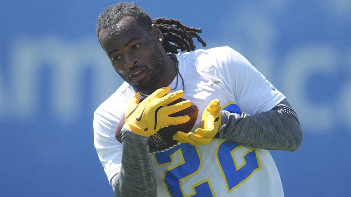 Los Angeles Chargers running back Najee Harris (22) catches the ball during offseason workouts at The Bolt.