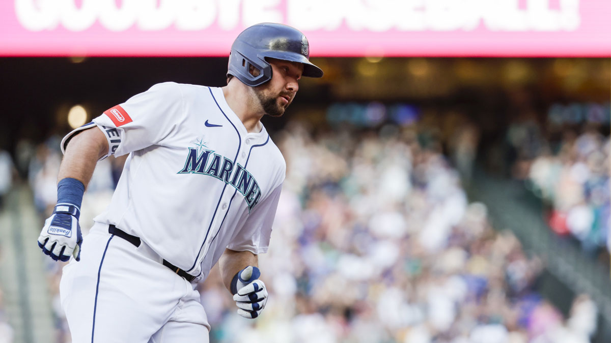 Mariners’ Cal Raleigh reaches Johnny Bench territory with 45th home run
