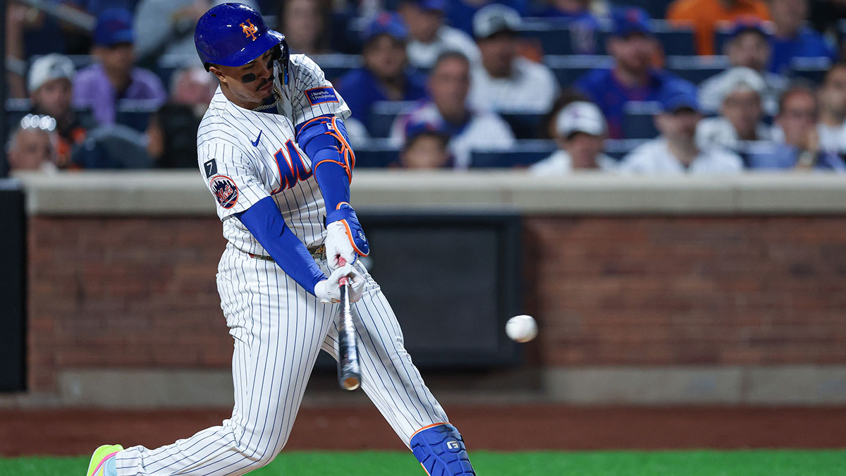 New York Mets third baseman Mark Vientos (27) hits an RBI single during the fifth inning against the Philadelphia Phillies at Citi Field.
