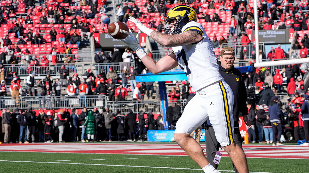 Michigan tight end Marlin Klein (17) warm up before the game between Ohio State and Michigan at Ohio Stadium