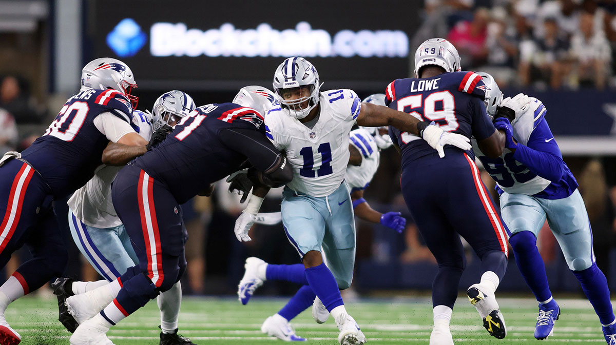 Dallas Cowboys linebacker Micah Parsons (11) rushes the passer in the fourth quarter against the New England Patriots at AT&T Stadium