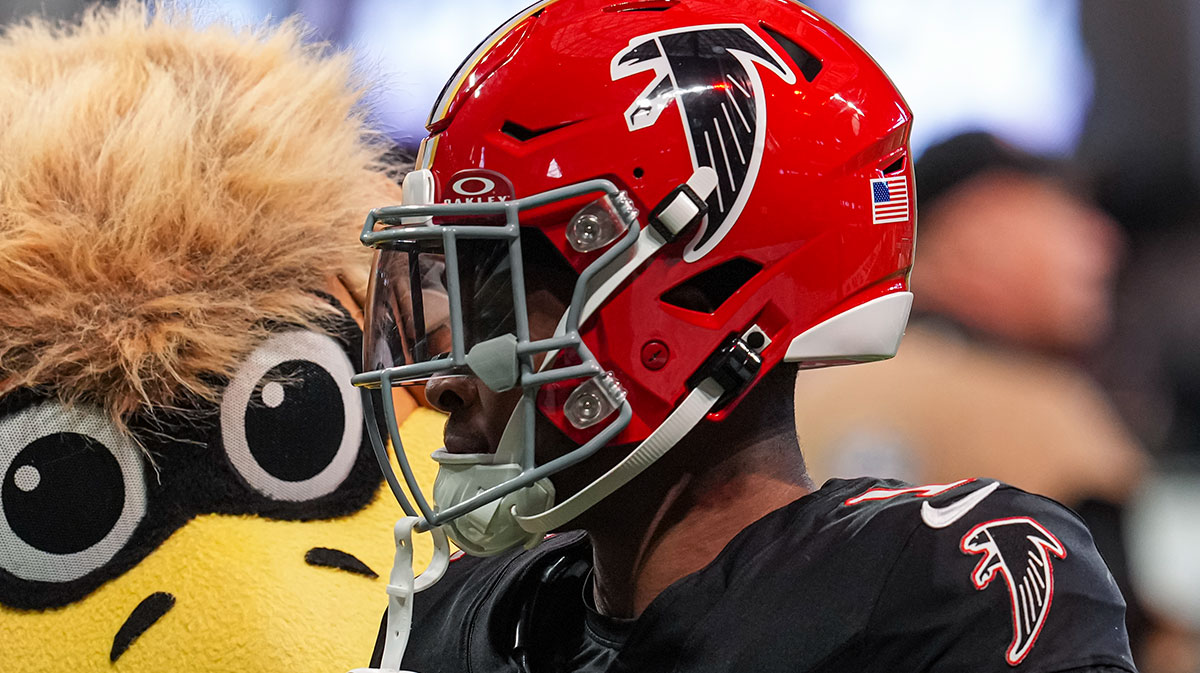 Atlanta Falcons wide receiver Darnell Mooney (1) leaves the field after the game against the New York Giants at Mercedes-Benz Stadium.