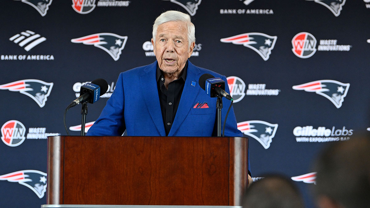 New England Patriots owner Robert Kraft discusses the teamís recent free agent additions with the media at Gillette Stadium.