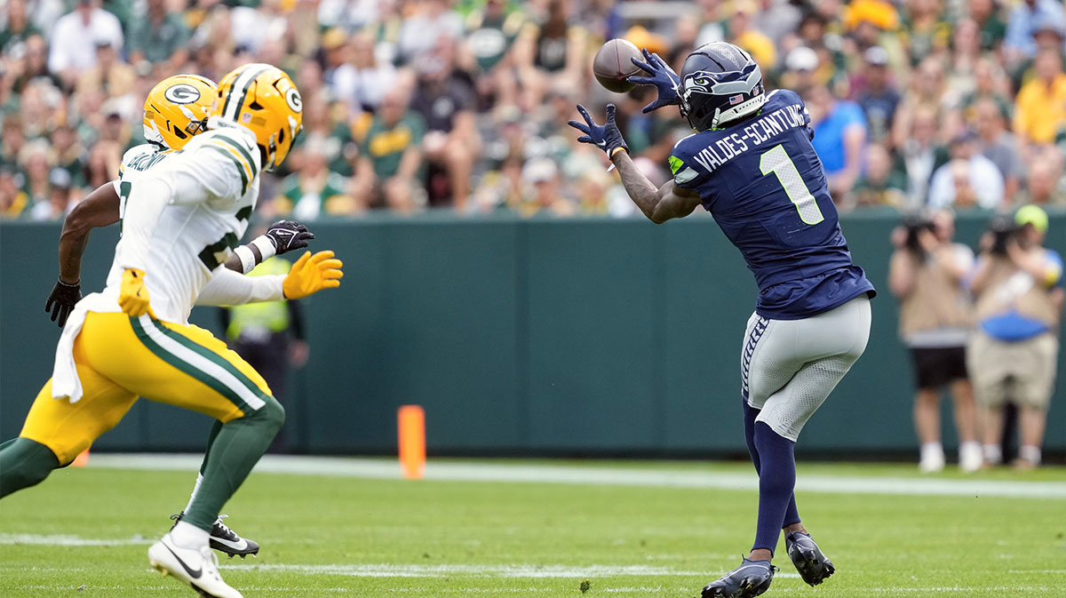 Seattle Seahawks wide receiver Marquez Valdes-Scantling (1) catches a pass during the second quarter against the Green Bay Packers at Lambeau Field.