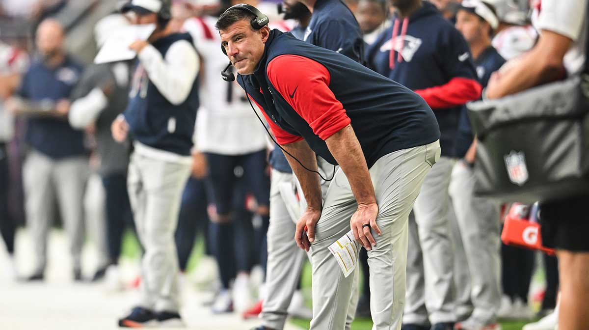 New England Patriots head coach Mike Vrabel looks on during the second quarter against the Minnesota Vikings at U.S. Bank Stadium.