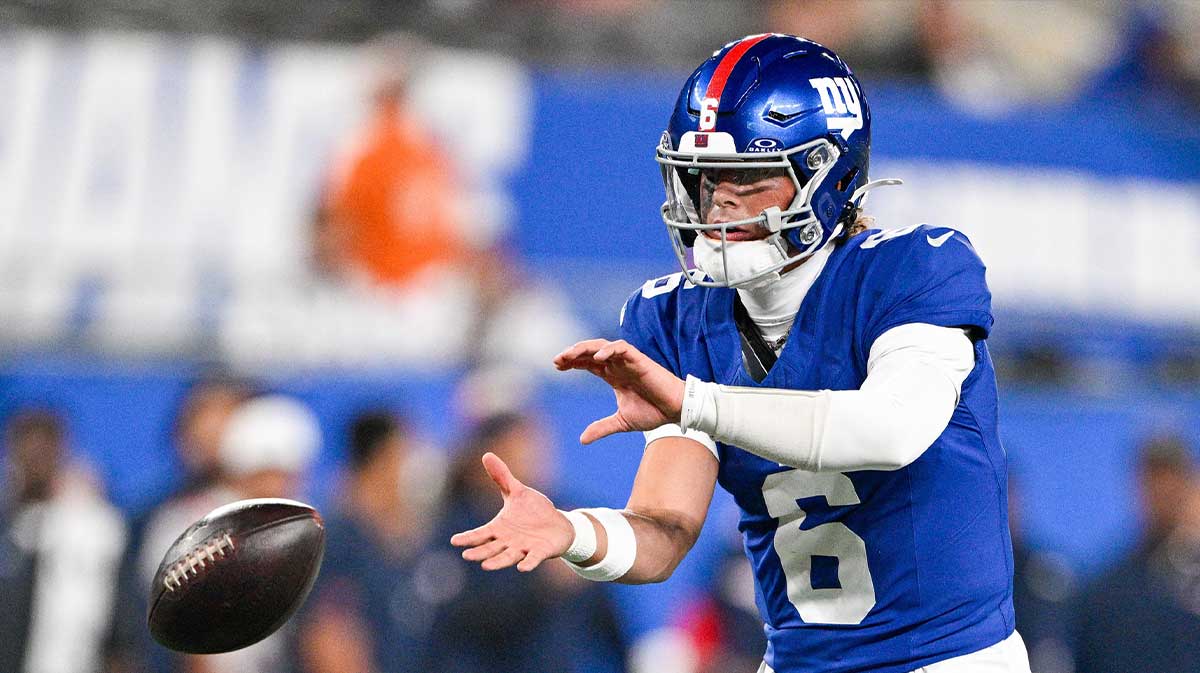 New York Giants quarterback Jaxson Dart (6) receives the ball from the snap during the first quarter against the New England Patriots at MetLife Stadium.