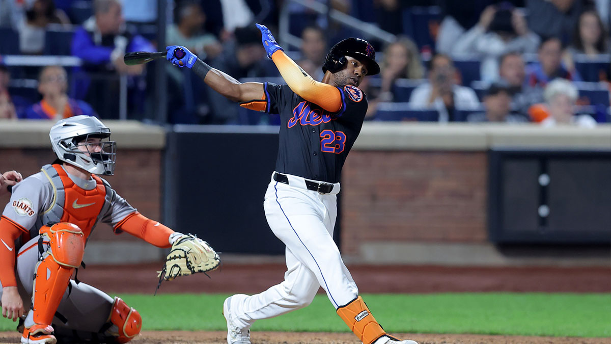  New York Mets pinch hitter Cedric Mullins (28) bats against the San Francisco Giants during the ninth inning at Citi Field. Mandatory Credit: Brad Penner-Imagn Images
