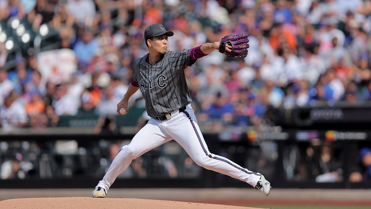 New York Mets starting pitcher Kodai Senga (34) pitches against the San Francisco Giants during the first inning at Citi Field.