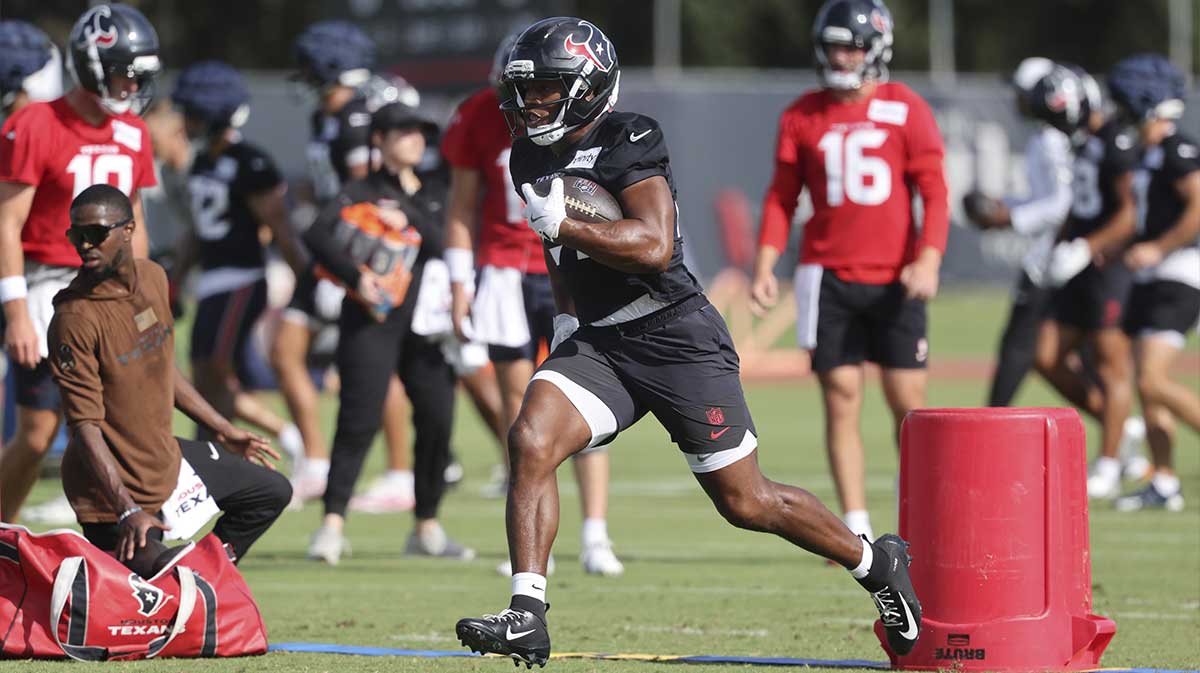 Houston Texans running back Nick Chubb (21) during training camp