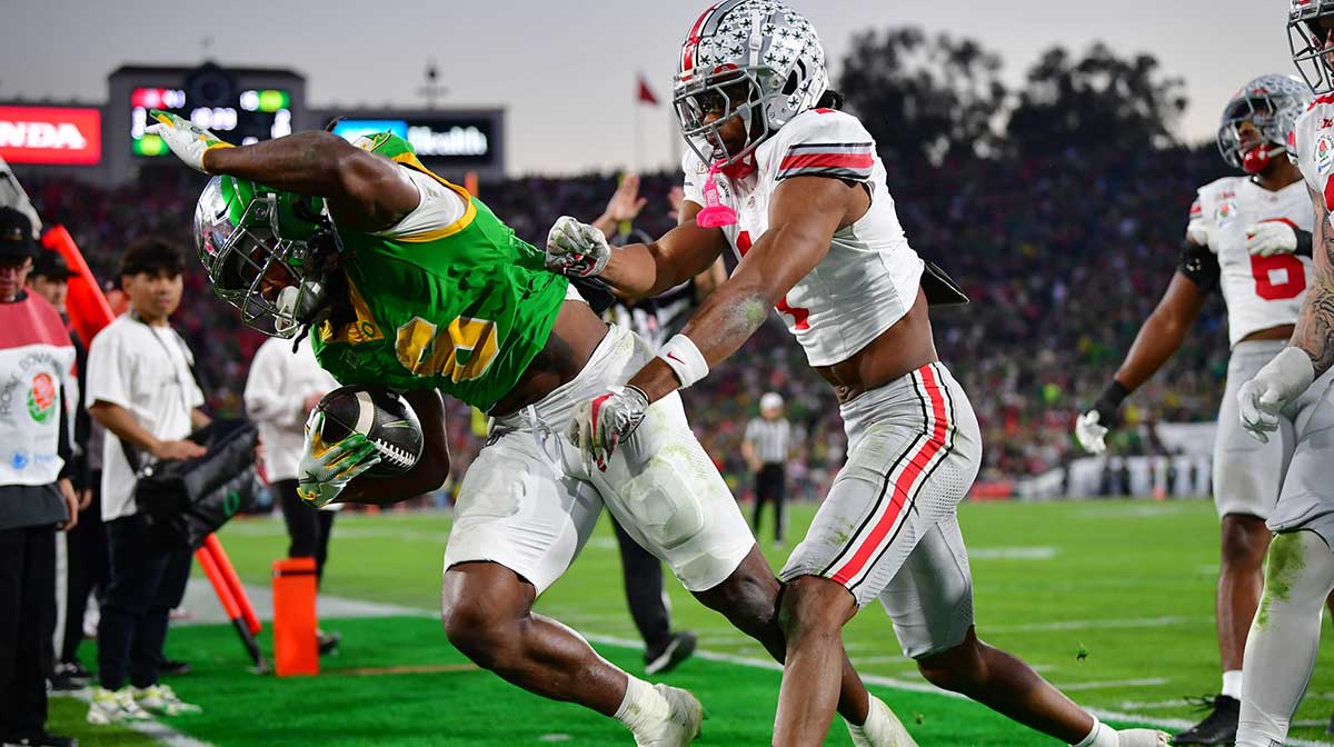 Ohio State Buckeyes cornerback Davison Igbinosun (1) pushes Oregon Ducks running back Noah Whittington (6) out of bounds in the second half in the 2025 Rose Bowl college football quarterfinal game at Rose Bowl Stadium.