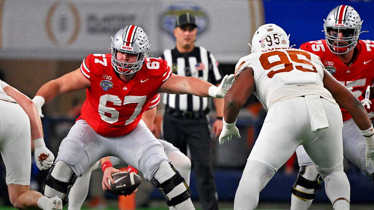 Ohio State Buckeyes offensive lineman Austin Siereveld (67) in action during the game between the Texas Longhorns and the Ohio State Buckeyes at AT&T Stadium