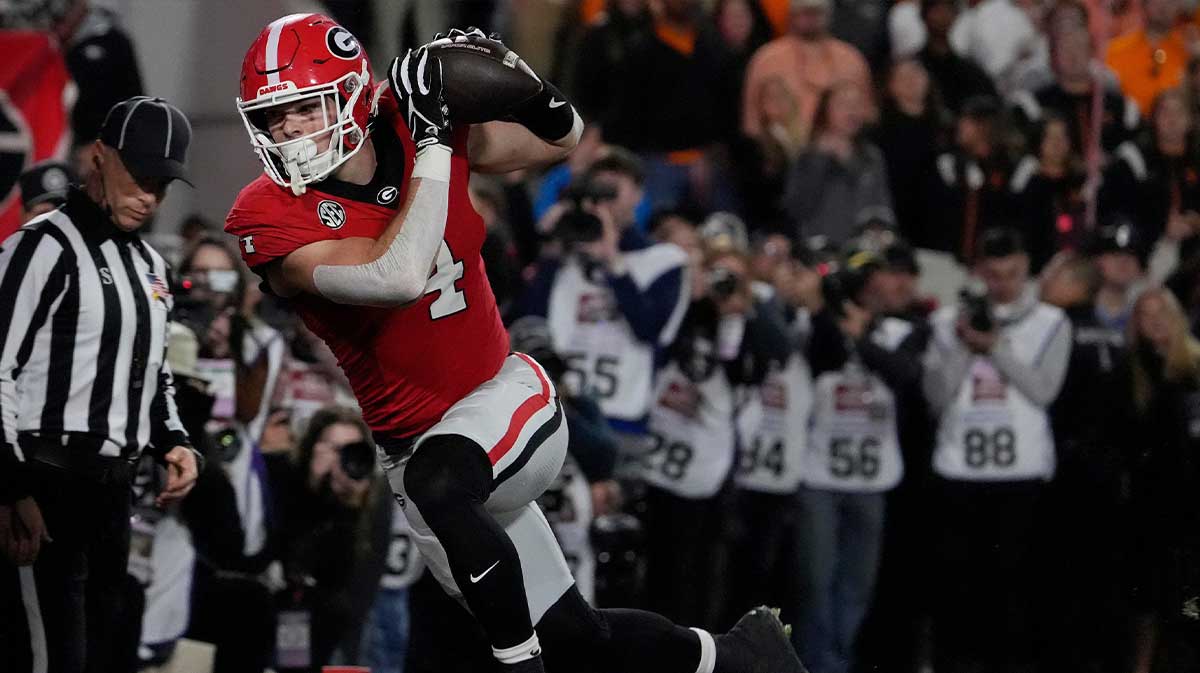 Georgia tight end Oscar Delp (4) makes a catch for another touchdown during the first half of a NCAA college football game against Tennessee.