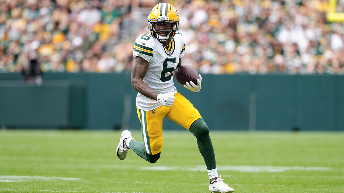 Green Bay Packers wide receiver Mecole Hardman (6) rushes with the football during the second quarter against the Seattle Seahawks at Lambeau Field. Mandatory Credit: