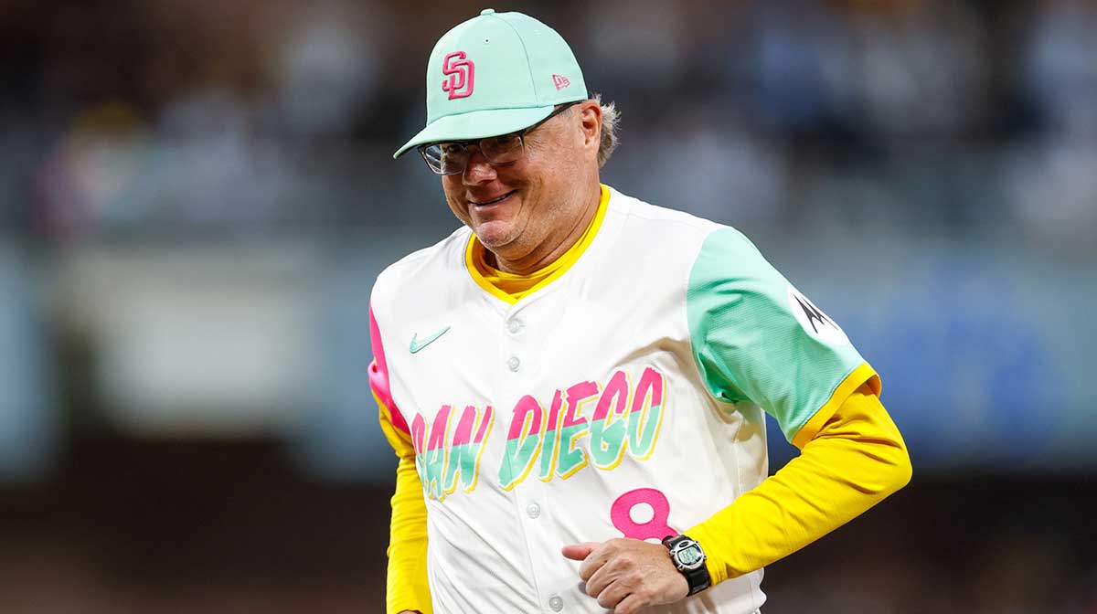 Padres manager Mike Shildt (8) runs off the field during the third inning against the Los Angeles Dodgers at Petco Park