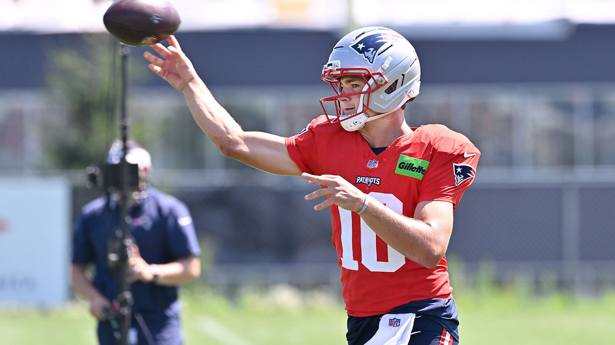 New England Patriots quarterback Drake Maye (10) throws a pass during training camp at Gillette Stadium.