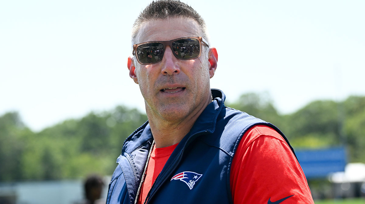 Patriots head coach Mike Vrabel leaves the practice fields after training camp at Gillette Stadium