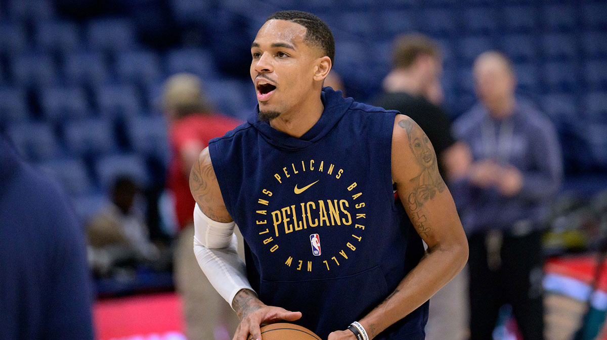 Pelicans guard Dejounte Murray warms up before a game against the Dallas Mavericks at Smoothie King Center