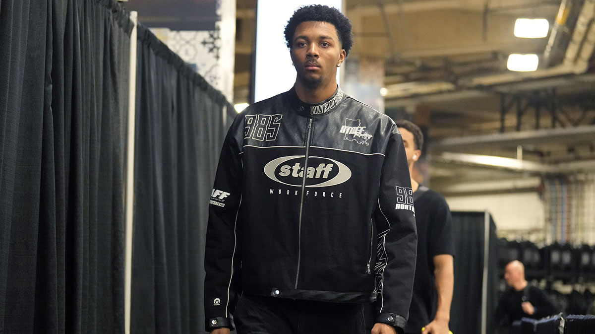 Pelicans forward Trey Murphy III (25) enters Frost Bank Center before a game against the San Antonio Spurs with the Warriors logo in the background