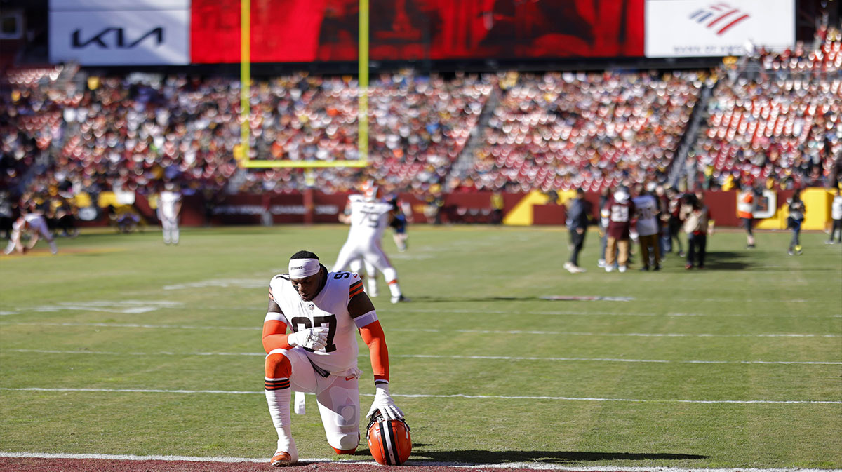 Key Cowboys defensive lineman suffers injury during practice