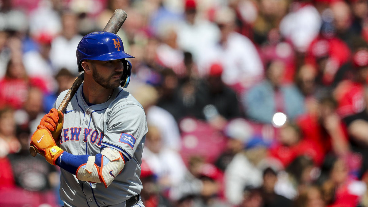 New York Mets first baseman Pete Alonso (20) at bat during the first inning against the Cincinnati Reds at Great American Ball Park.