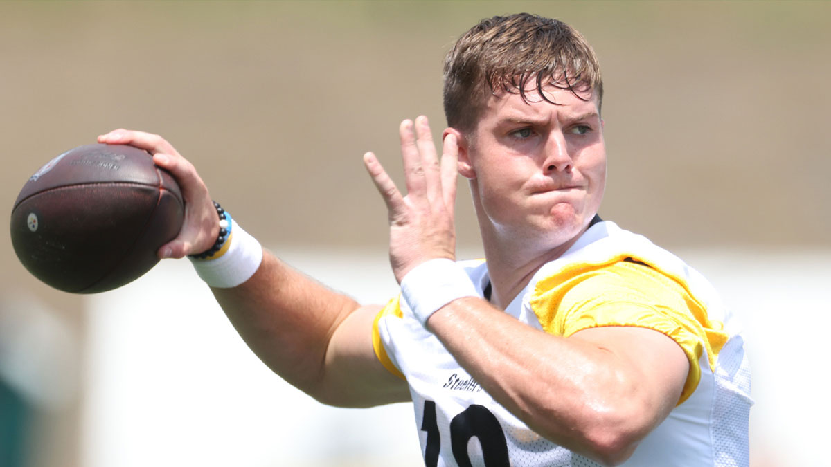 Pittsburgh Steelers quarterback Will Howard (18) participates in drills during training camp at Saint Vincent College.