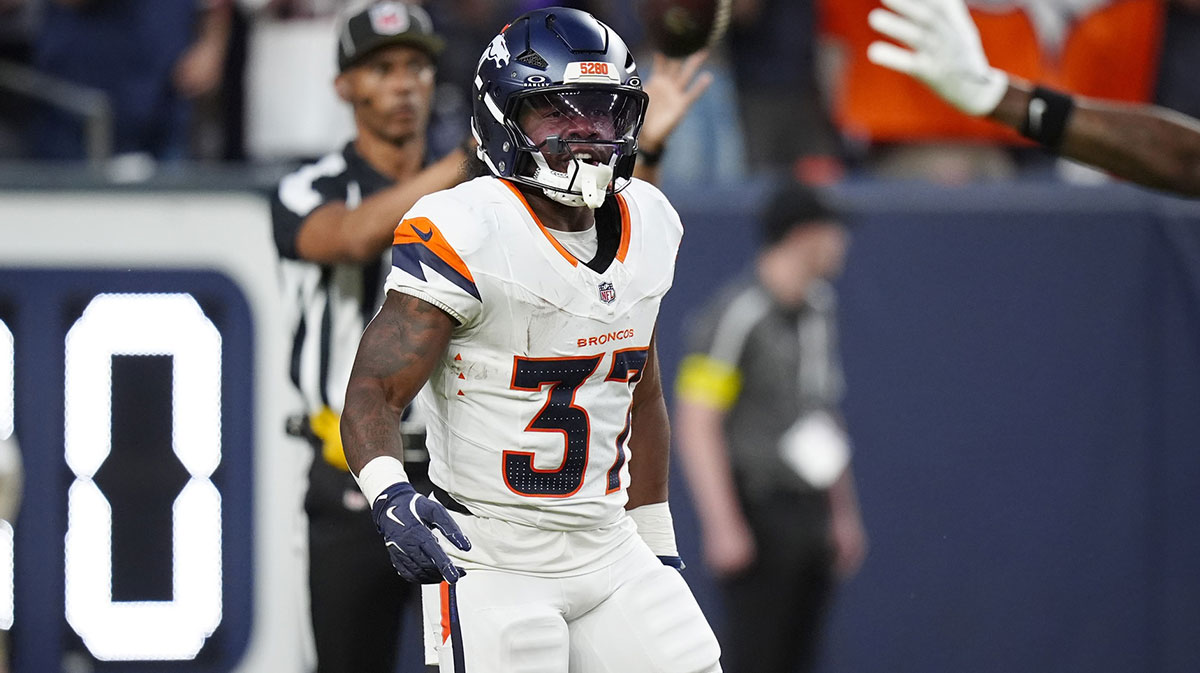 Broncos OC Joe Lombardi sheds light on ‘tight’ competition at running back
