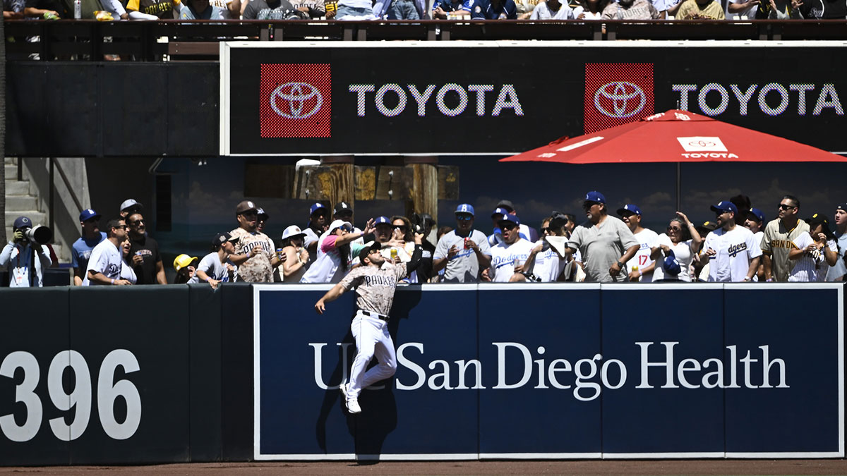 Padres’ Ramon Laureano robs Teoscar Hernandez of grand slam