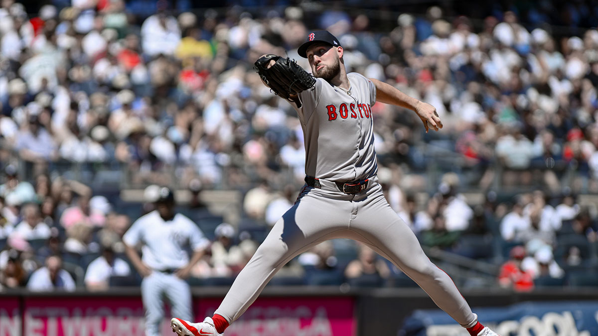 Boston Red Sox pitcher Garrett Crochet (35) pitches against the New York Yankees during the first inning at Yankee Stadium.