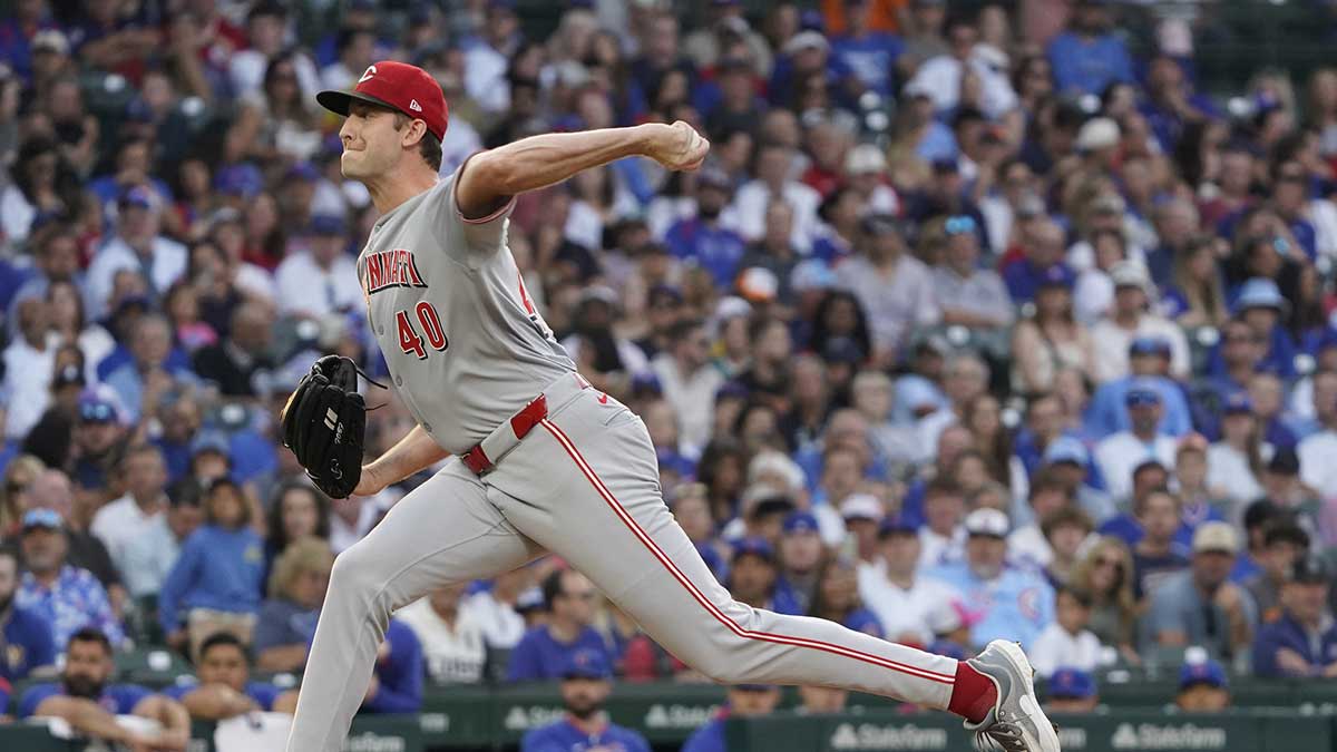 Cincinnati Reds pitcher Nick Lodolo (40) throws the ball against the Chicago Cubs during the first inning at Wrigley Field.