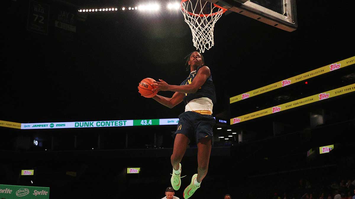 McDonald’s All American West forward Caleb Wilson (8) dunks the ball during the Sprite Jam Fest at Barclay's Center.