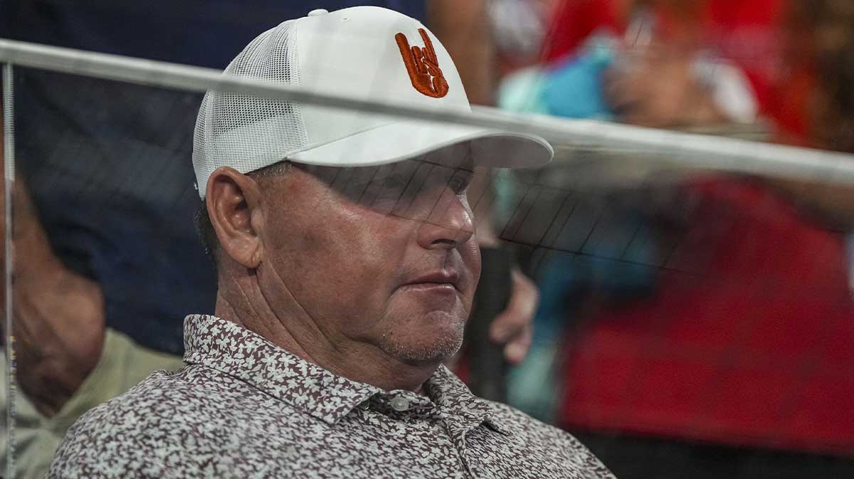 Yankees’ Roger Clemens assesses his pitching during New York’s ‘Old Timers’ Day’