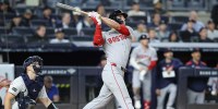 Boston Red Sox right fielder Roman Anthony (19) hits a two run home run in the ninth inning against the New York Yankees at Yankee Stadium.