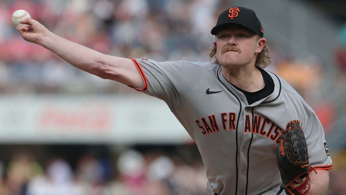 San Francisco Giants starting pitcher Logan Webb (62) delivers a pitch against the Pittsburgh Pirates during the first inning at PNC Park.