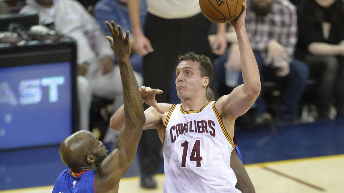 Cleveland Cavaliers center Sasha Kaun (14) shoots against Detroit Pistons center Joel Anthony (50) in the second quarter at Quicken Loans Arena.