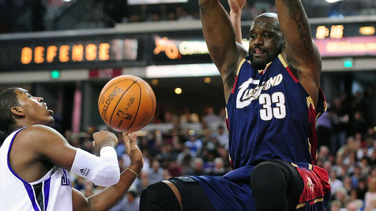 Cleveland Cavaliers center Shaquille O'Neal (33) dunks the ball during the first quarter against the Sacramento Kings at Arco Arena.