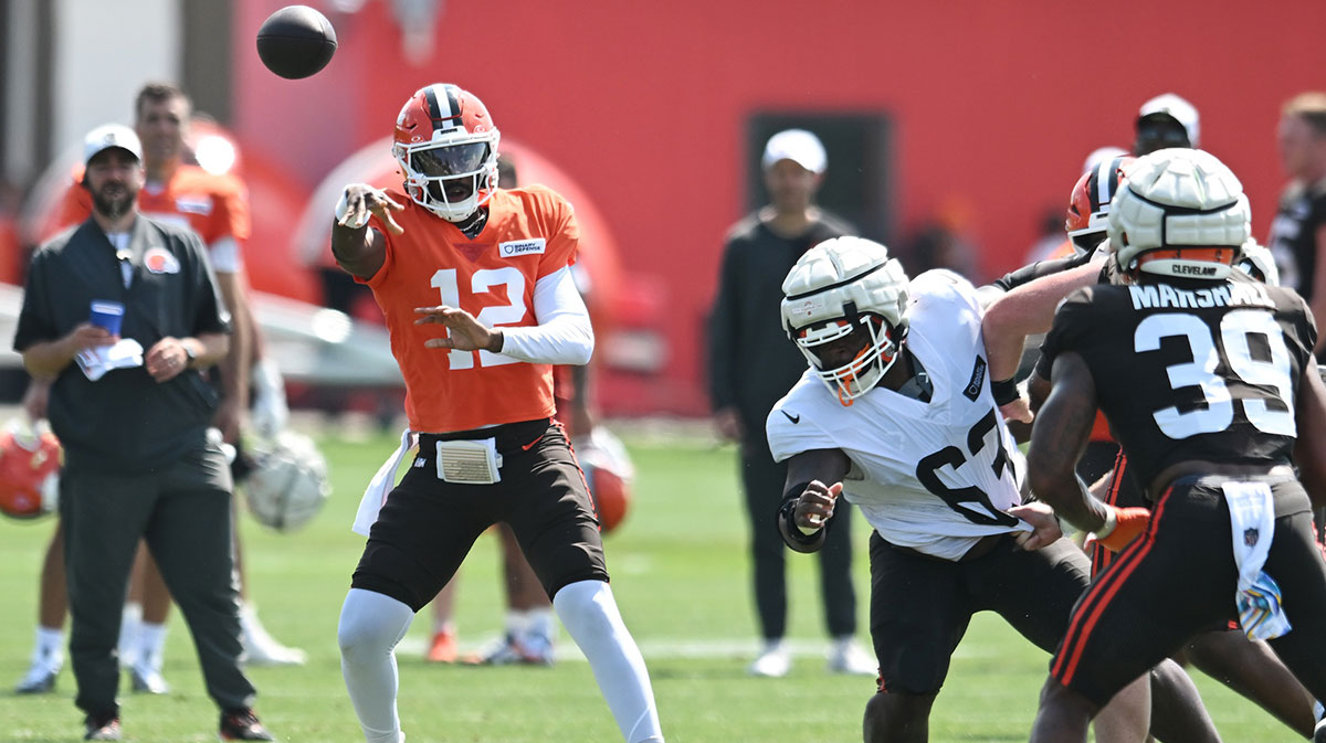 Cleveland Browns quarterback Shedeur Sanders (12) throws a pass during training camp.