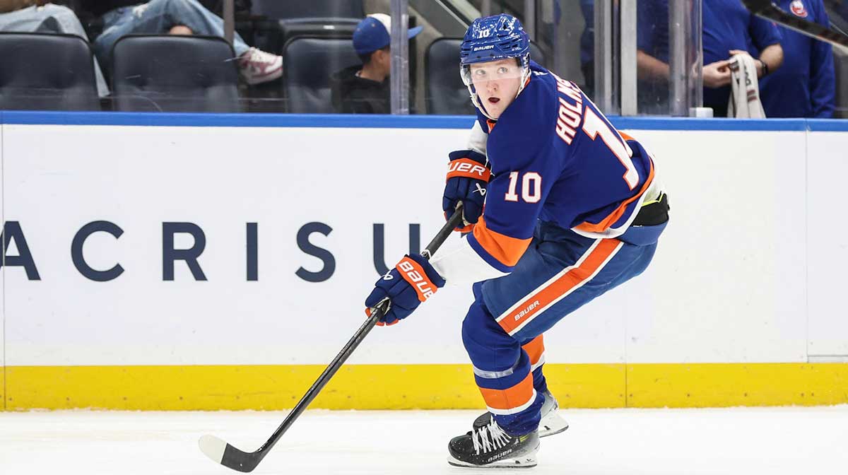 New York Islanders right wing Simon Holmstrom (10) controls the puck in the second period against the Minnesota Wild at UBS Arena.