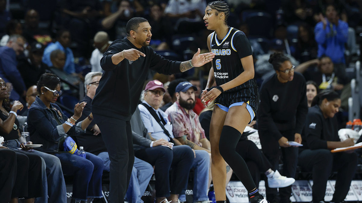 Sky head coach Tyler Marsh talks to forward Angel Reese