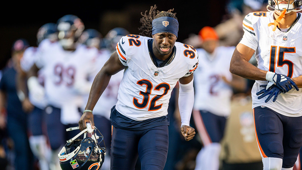 Chicago Bears cornerback Terell Smith (32) runs onto the field before the game against the San Francisco 49ers at Levi's Stadium.