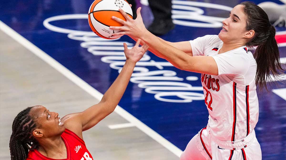 Indiana Fever guard Kelsey Mitchell (0) and Washington Mystics guard Sonia Citron (22) go for the ball Friday, Aug. 15, 2025, during a game between the Indiana Fever and the Washington Mystics at Gainbridge Fieldhouse in Indianapolis.
