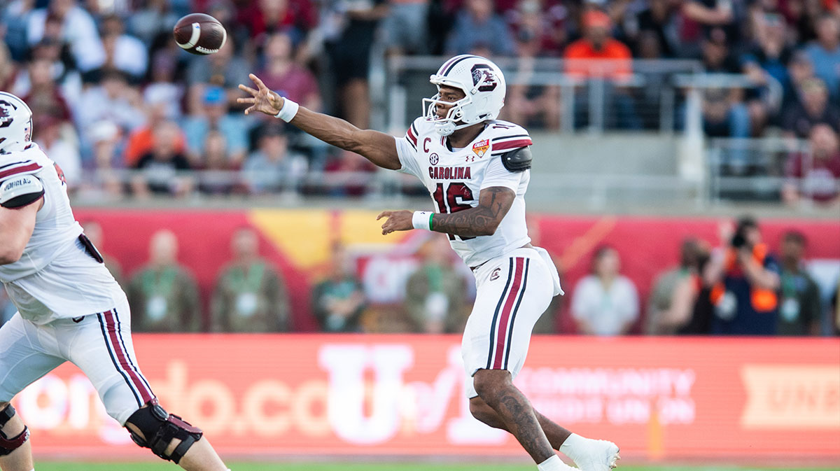 South Carolina Gamecocks quarterback LaNorris Sellers (16) throws the ball against the Illinois Fighting Illini in the third quarter at Camping World Stadium.