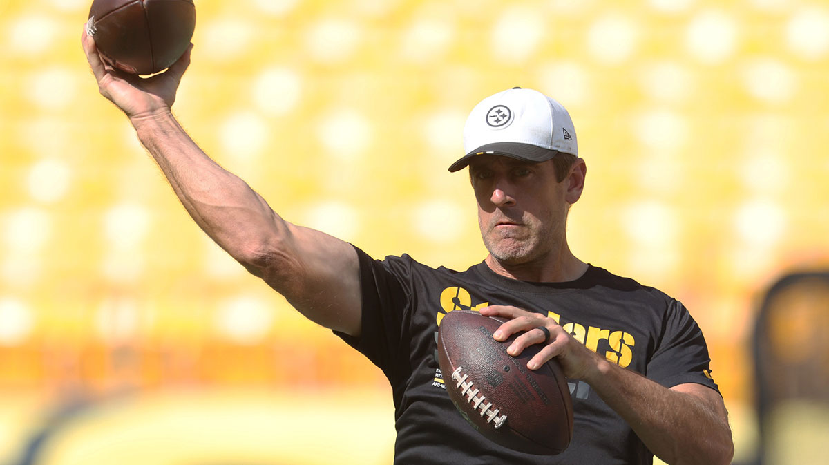 Pittsburgh Steelers quarterback Aaron Rodgers (8) warms up before the game against the Tampa Bay Buccaneers at Acrisure Stadium.