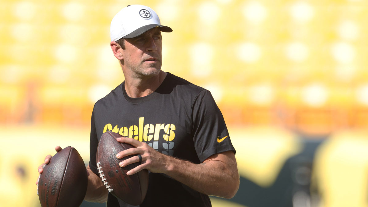 Pittsburgh Steelers quarterback Aaron Rodgers (8) warms up before the game against the Tampa Bay Buccaneers at Acrisure Stadium.
