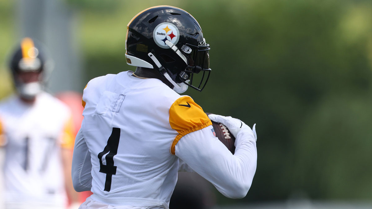 Pittsburgh Steelers wide receiver DK Metcalf (4) participate in drills during training camp at Saint Vincent College.
