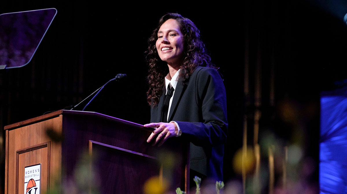 Storm legend Sue Bird gets GOAT shoutout from Isaiah Thomas